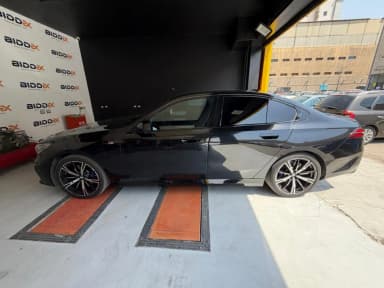 بي ام دبليو 520i 2025 ام سبورت أسود أوتوماتيك — مستعملة - 3
