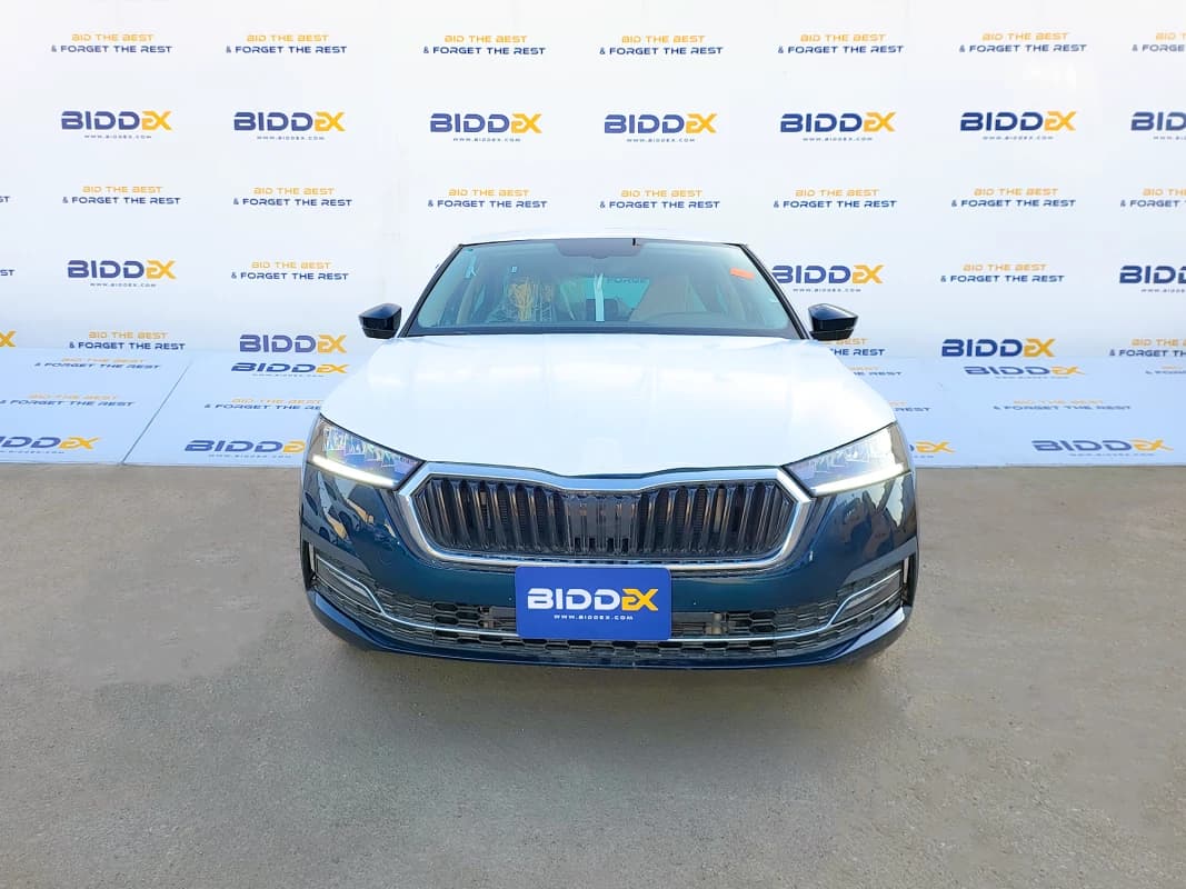 Skoda Octavia A8 2024 امبيشن أزرق أوتوماتيك — مستعملة