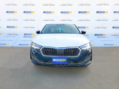 Skoda Octavia A8 2024 امبيشن أزرق أوتوماتيك — مستعملة - 2
