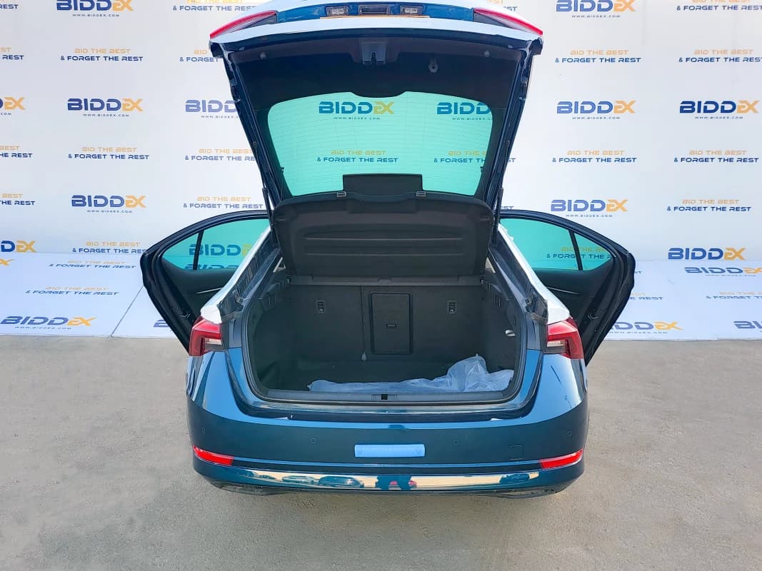 Skoda Octavia A8 2024 امبيشن أزرق أوتوماتيك — مستعملة