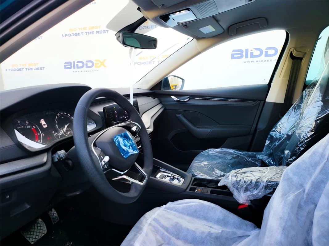 Skoda Octavia A8 2024 امبيشن أزرق أوتوماتيك — مستعملة