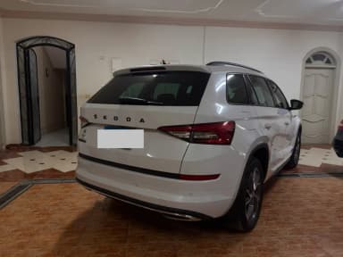 Skoda KODIAQ 2021 Sport Line White Automatic — Used - 4