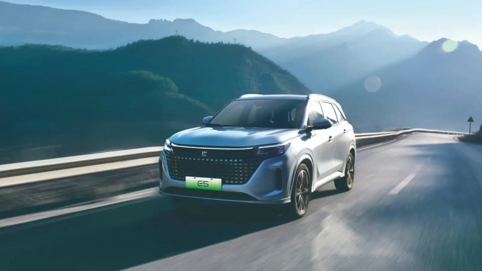 DFSK E5: Hybrid Icon Redefining Market Competition