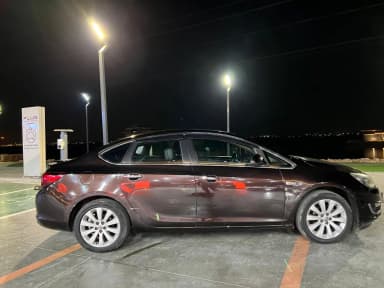أوبل استرا 2013 قوزمو بنفسجي أوتوماتيك — مستعملة - 4