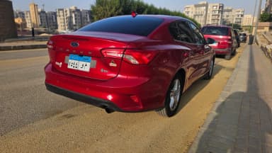 فورد فوكس 2021 تريند 4 دي  أحمر أوتوماتيك — مستعملة - 3