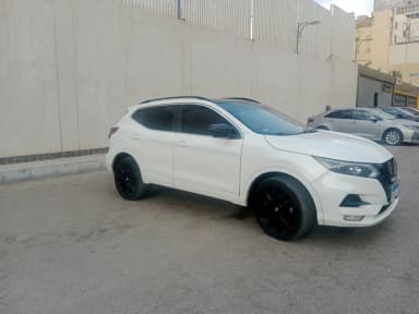 نيسان قاشقاي 2021 ان سبورت أبيض أوتوماتيك — مستعملة - 3