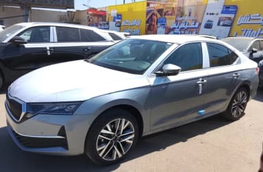  سكودا  اوكتافيا A8 2026 لوفت رمادي إسمنتي أوتوماتيك — جديدة - 4