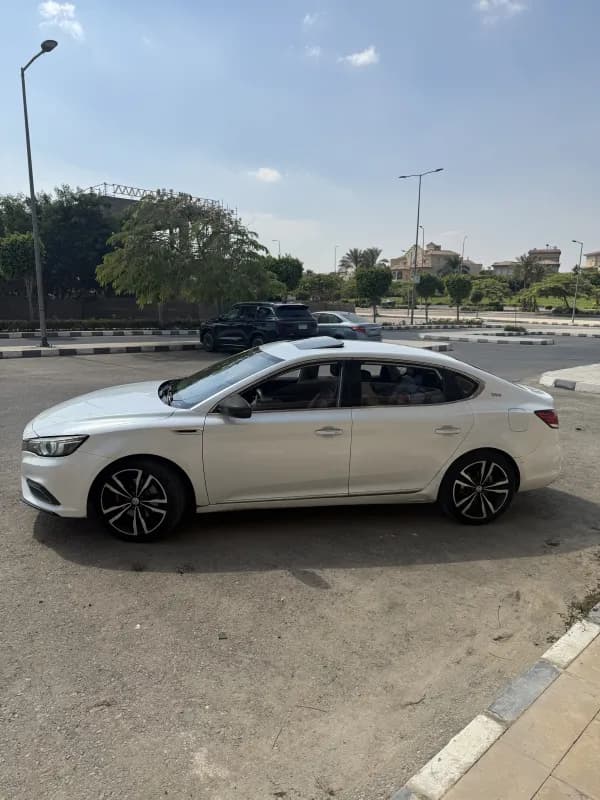 ام جي 6 2021 لاكشري أبيض أوتوماتيك — مستعملة