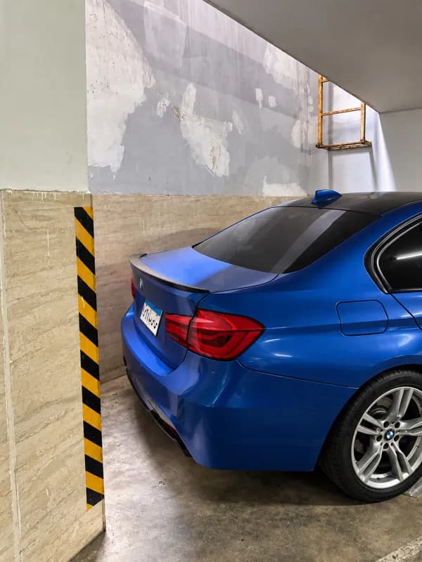 بي ام دبليو 320i 2019 ام سبورت أزرق الداكن  أوتوماتيك — مستعملة