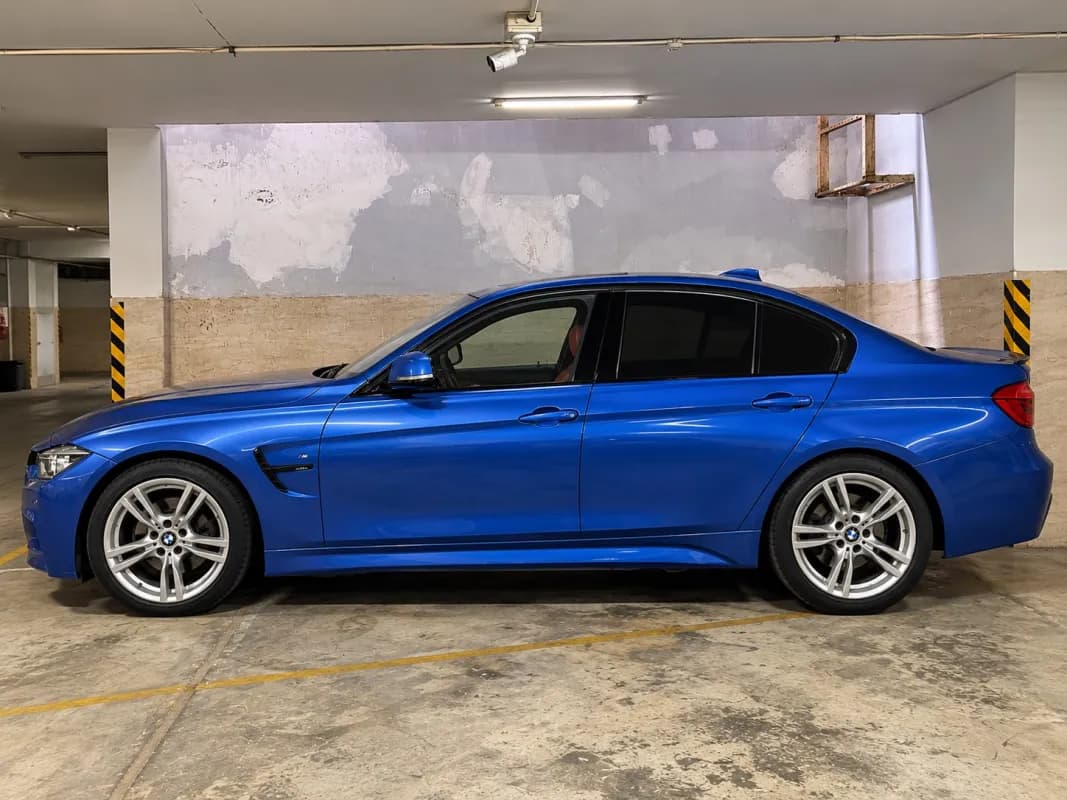 بي ام دبليو 320i 2019 ام سبورت أزرق الداكن  أوتوماتيك — مستعملة