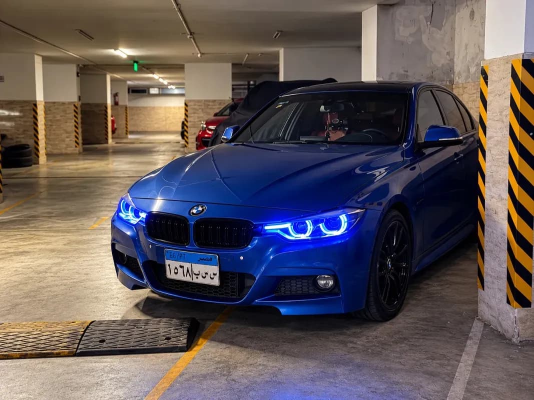 بي ام دبليو 320i 2019 ام سبورت أزرق الداكن  أوتوماتيك — مستعملة