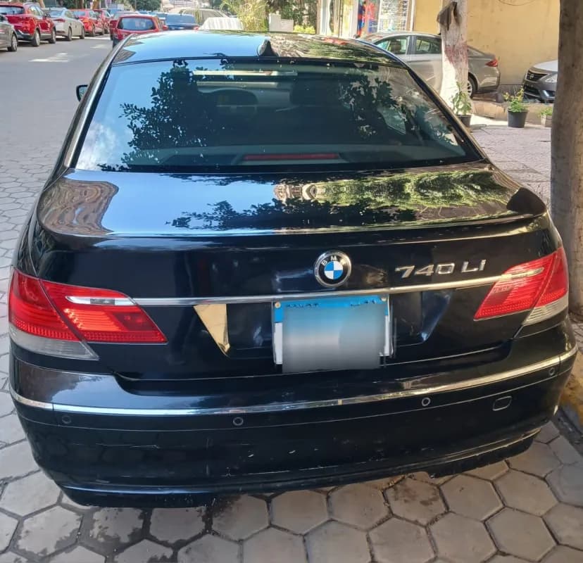 بي ام دبليو 740i 2009 بيور اكسلنس أسود أوتوماتيك — مستعملة