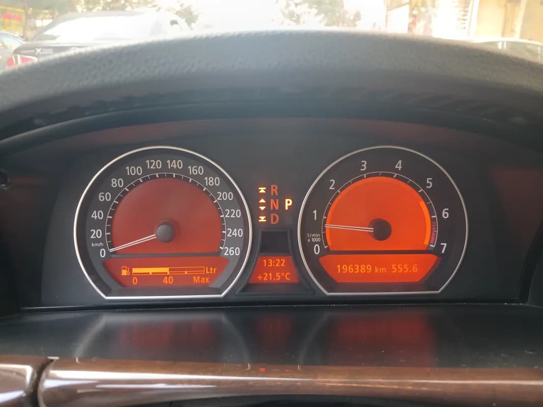 بي ام دبليو 740i 2009 بيور اكسلنس أسود أوتوماتيك — مستعملة