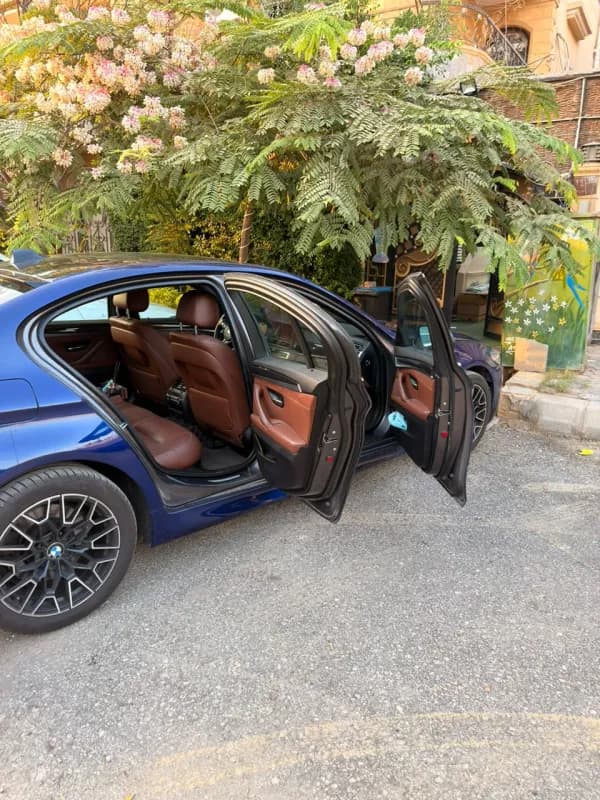 بي ام دبليو 520i 2014 ام سبورت أحمر أوتوماتيك — مستعملة