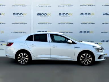 Renault Megane 2023 سيجنتشراس ار  أبيض أوتوماتيك — جديدة - 3