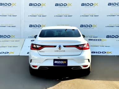 Renault Megane 2023 سيجنتشراس ار  أبيض أوتوماتيك — جديدة - 4