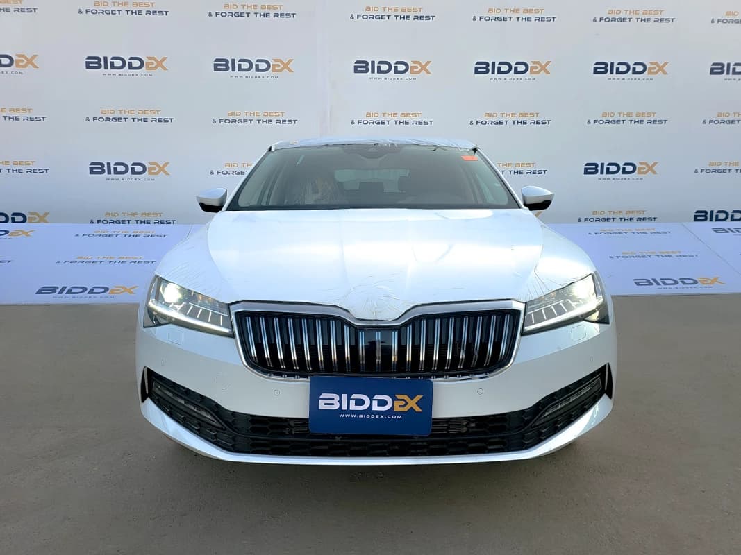 Skoda Superb 2024 امبيشن أبيض أوتوماتيك — جديدة