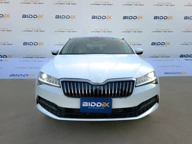 Skoda Superb 2024 امبيشن أبيض أوتوماتيك — جديدة - 2