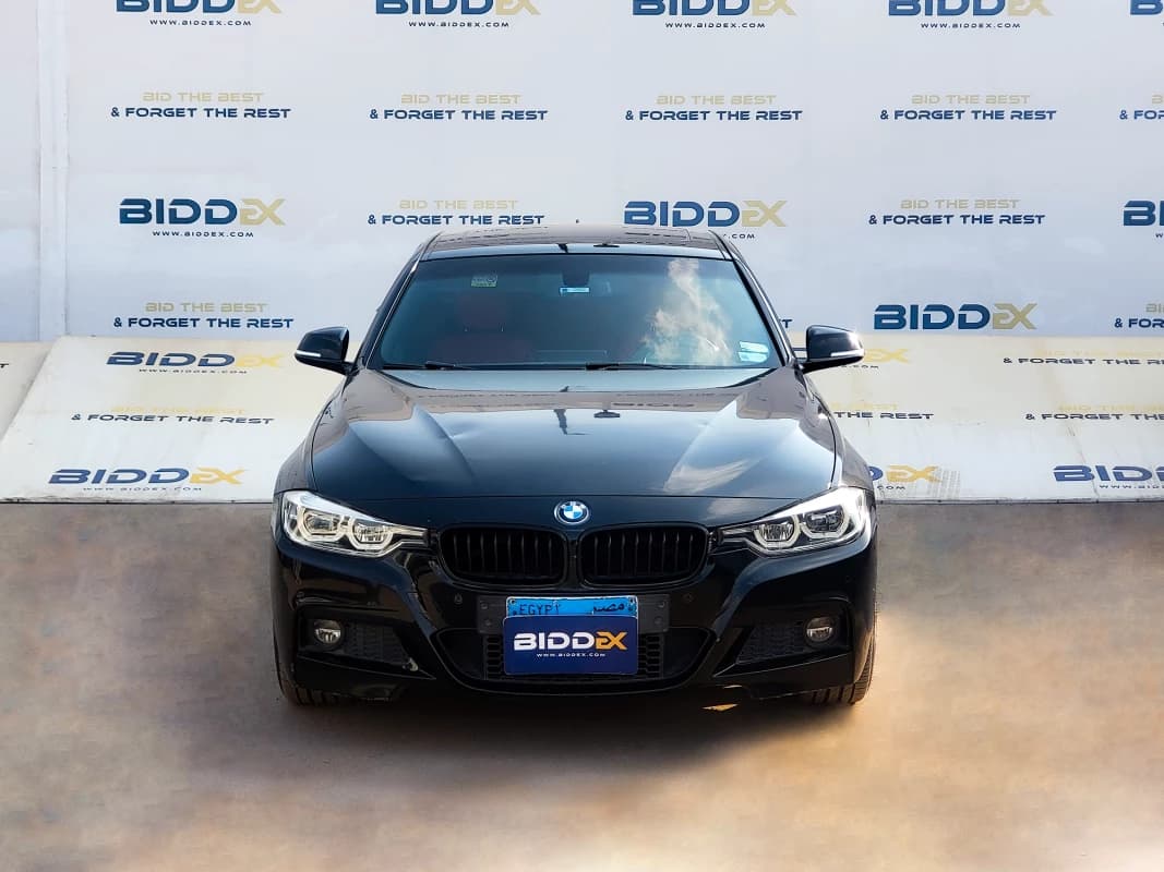 BMW 320i 2018 ام سبورت أسود أوتوماتيك — مستعملة