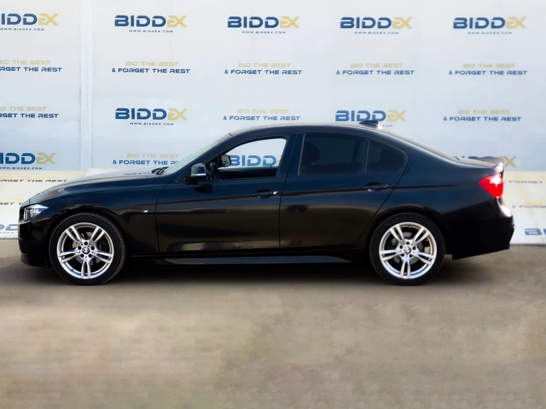BMW 320i 2018 ام سبورت أسود أوتوماتيك — مستعملة