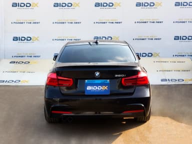 BMW 320i 2018 ام سبورت أسود أوتوماتيك — مستعملة - 4