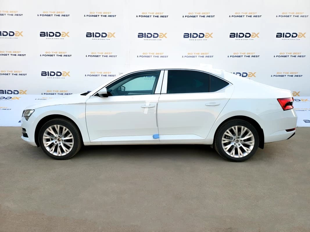Skoda Superb 2024 امبيشن أبيض أوتوماتيك — جديدة