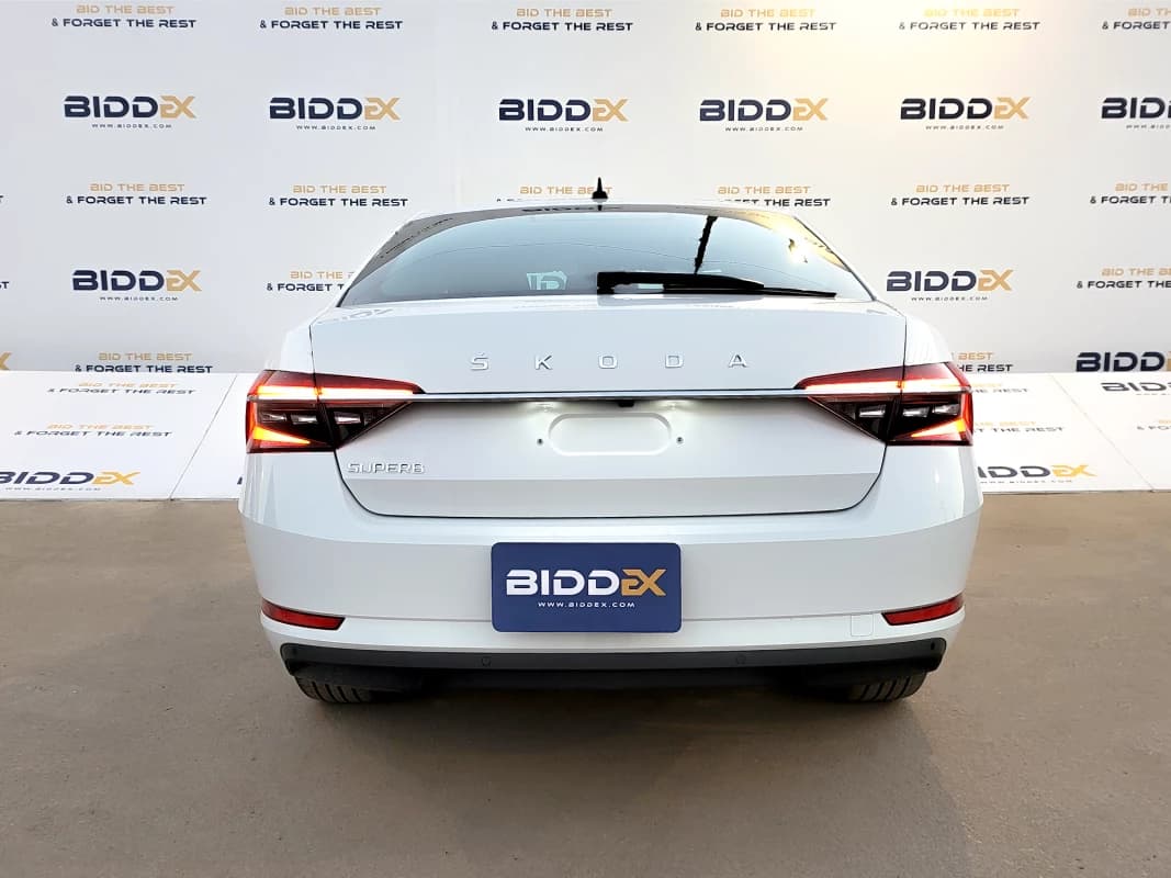 Skoda Superb 2024 امبيشن أبيض أوتوماتيك — جديدة