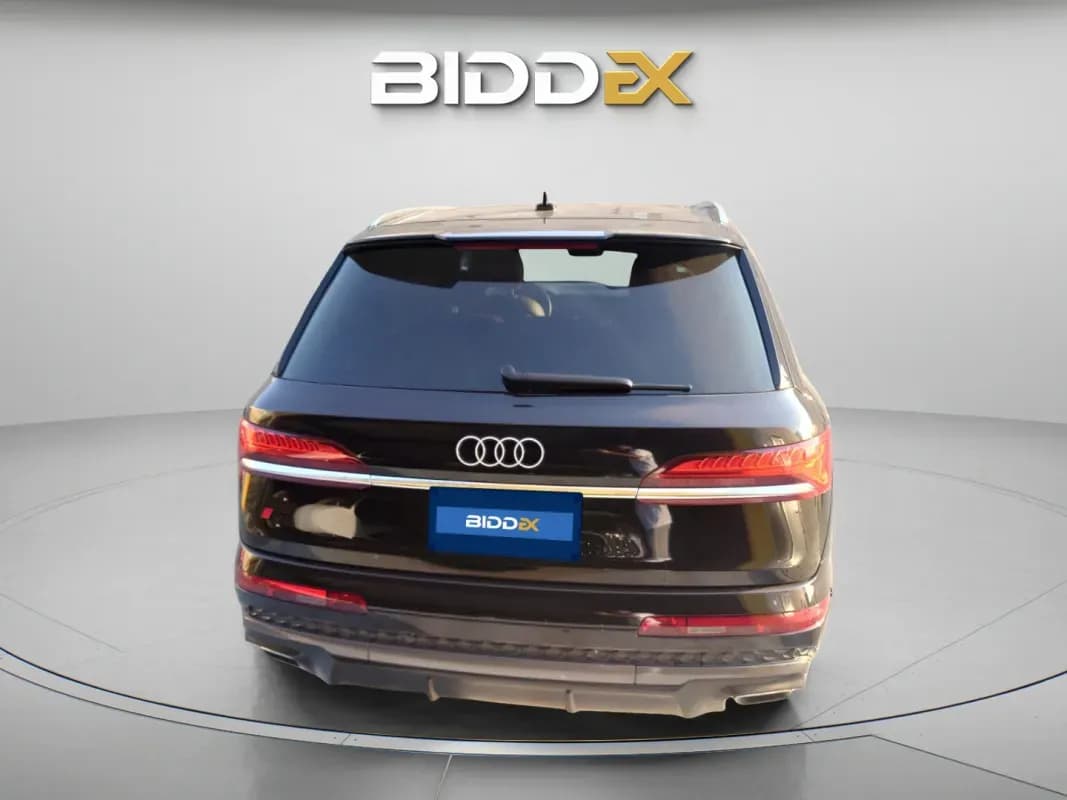 أودي Q7 2024 اس-لاين أسود أوتوماتيك — مستعملة