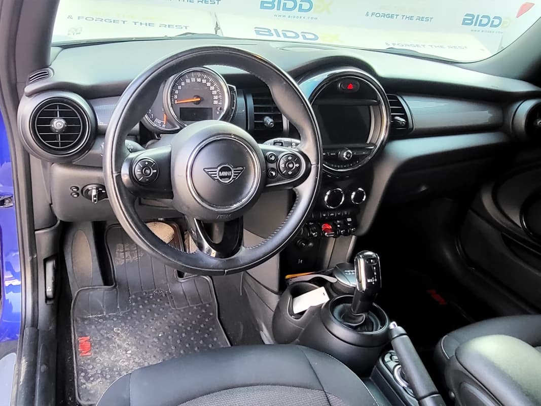 Mini Cooper S 2021 اس أزرق أوتوماتيك — مستعملة