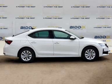 سكودا Octavia A8 2025 لوفت أبيض أوتوماتيك — جديدة - 3