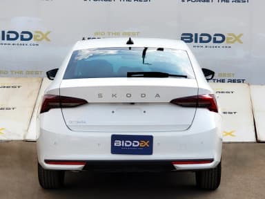 سكودا Octavia A8 2025 لوفت أبيض أوتوماتيك — جديدة - 4