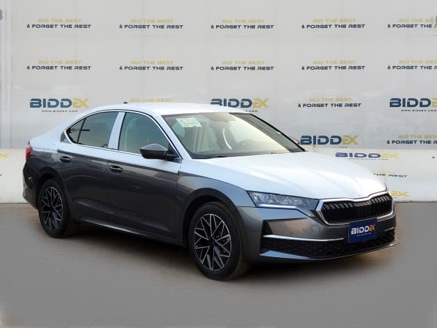سكودا Octavia A8 2025 لاونج رمادي أوتوماتيك — جديدة - 1