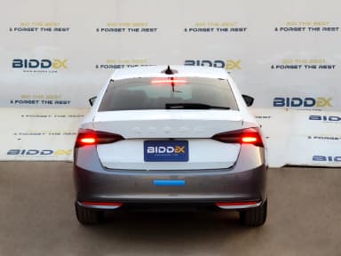 سكودا Octavia A8 2025 لاونج رمادي أوتوماتيك — جديدة - 4