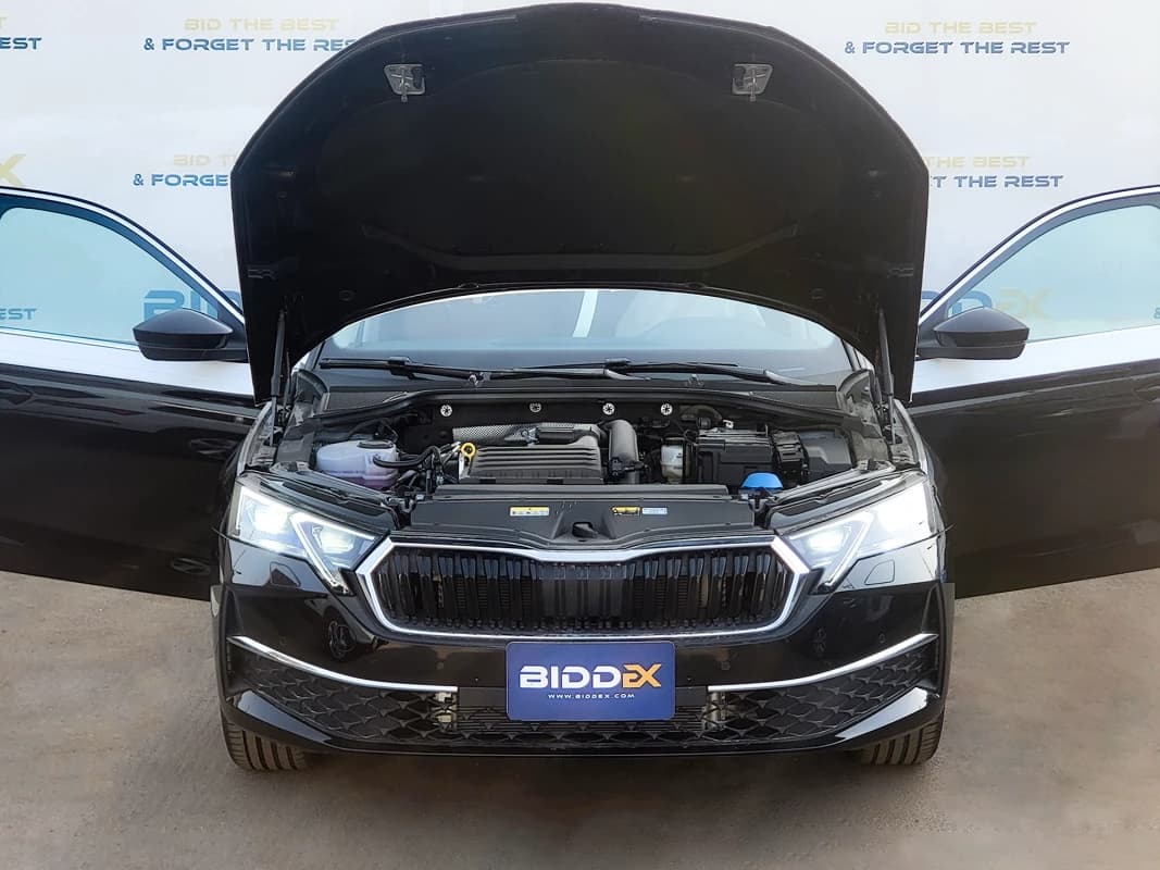 سكودا Octavia A8 2025 سويت أسود أوتوماتيك — جديدة