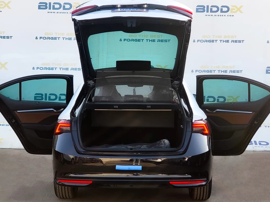 سكودا Octavia A8 2025 سويت أسود أوتوماتيك — جديدة