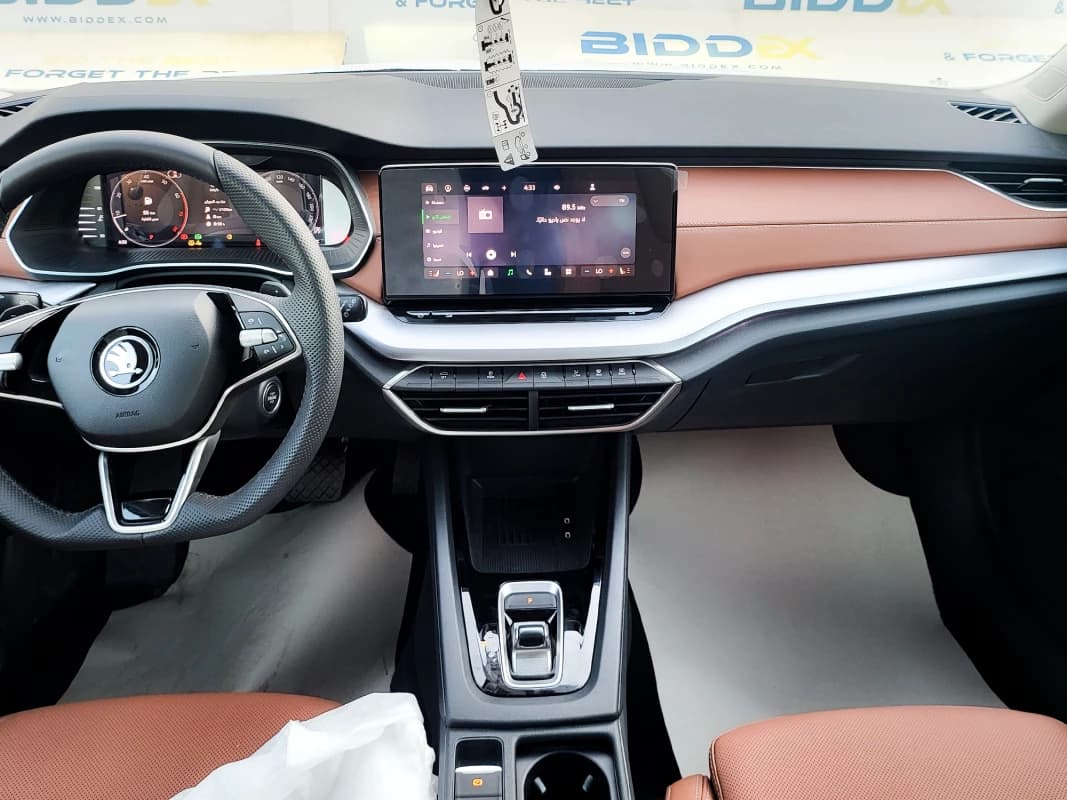 سكودا Octavia A8 2025 سويت أسود أوتوماتيك — جديدة