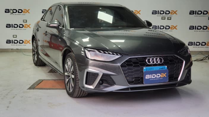 Audi A4 2024 اس لاين رمادي أوتوماتيك — مستعملة - 1