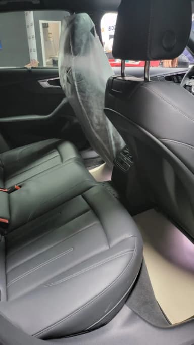 Audi A4 2024 اس لاين رمادي أوتوماتيك — مستعملة - 4