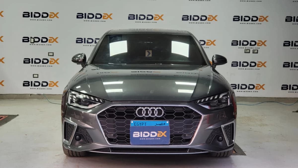 Audi A4 2024 اس لاين رمادي أوتوماتيك — مستعملة