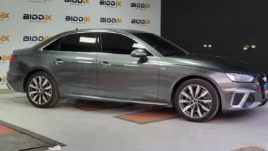 Audi A4 2024 اس لاين رمادي أوتوماتيك — مستعملة - 3