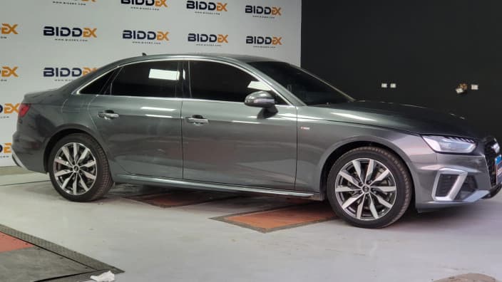 Audi A5 2024 اس لاين فضي أوتوماتيك — مستعملة - 1