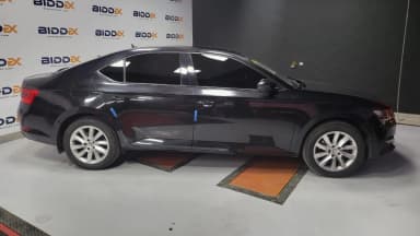 Skoda Superb 2022 امبيشن أسود أوتوماتيك — جديدة - 4