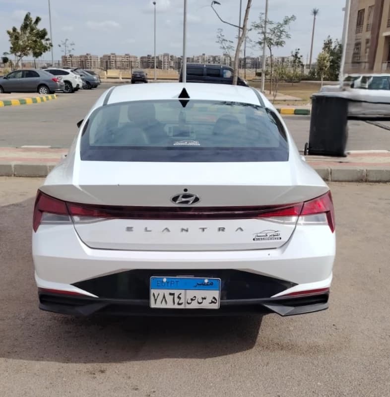 Hyundai Elantra CN7 2022 3rd Category White Automatic — Used