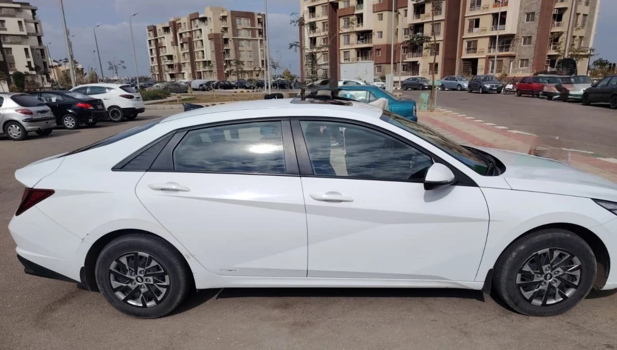 Hyundai Elantra CN7 2022 3rd Category White Automatic — Used
