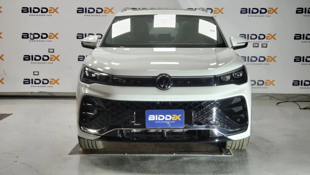 Volkswagen Tiguan 2024 ار لاين أبيض أوتوماتيك — جديدة