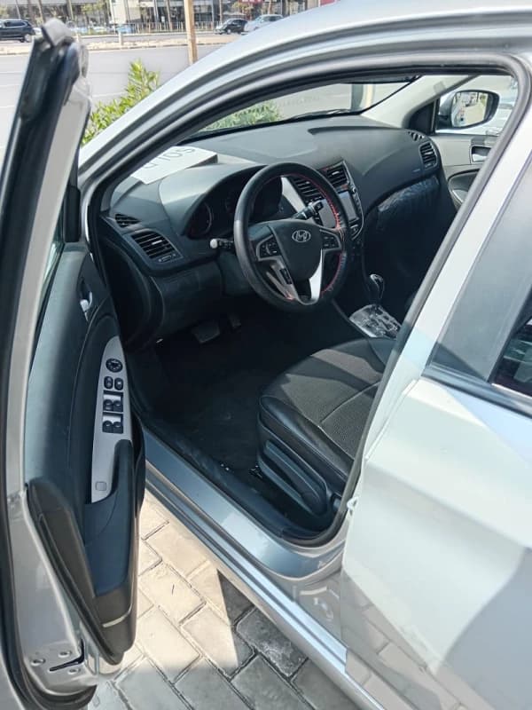 Hyundai Accent RB 2024 هاي لاين فضي أوتوماتيك — مستعملة