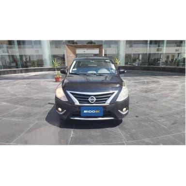 Nissan Sunny 2022 سوبر صالون أسود أوتوماتيك — مستعملة - 1