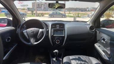 Nissan Sunny 2023 سوبر صالون أحمر أوتوماتيك — مستعملة - 2