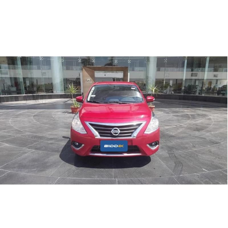 Nissan Sunny 2023 سوبر صالون أحمر أوتوماتيك — مستعملة