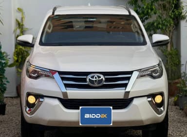 Toyota Fortuner 2021 Big motor 4000 White Automatic — Used - 1